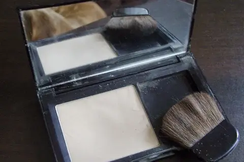 Puder Yves Rocher Zero Niedoskonałości: Matuje, ale czy dla każdego?